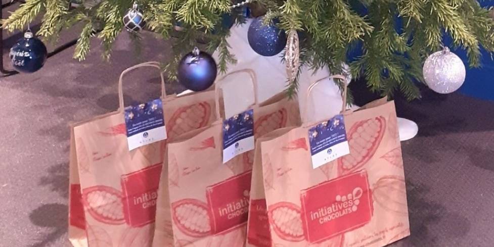 Sapin de noël d'ATLAS Sécurité Privée, et les chocolats de la chocolaterie Alex Olivier acheté avec 